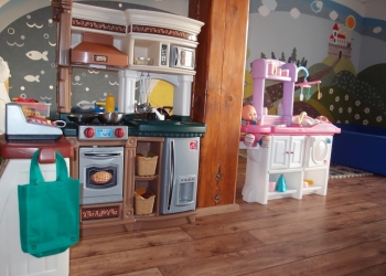 Dětská herna - kuchyňka, přebalovací pult pro panenky
